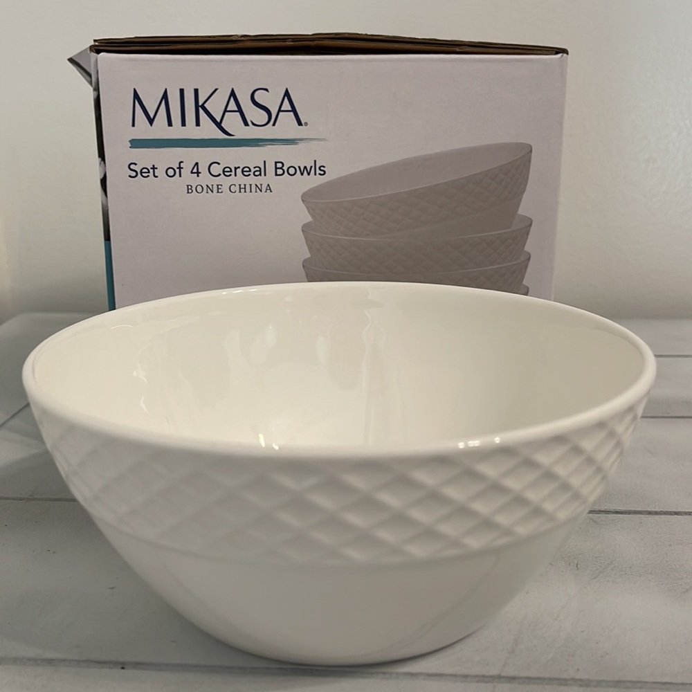 Mikasa Trellis Bone China White Cereal / Soup / Bowl Set of 4 BNIB
